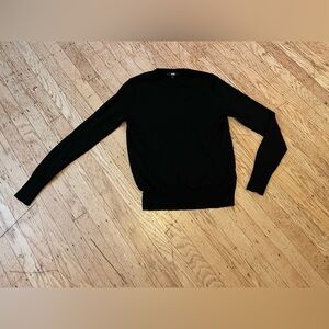 Uniqlo 100% wool crew neck sweater